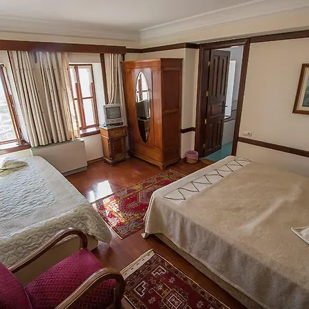 알틴 체스멜리 코낙 Altınoluk