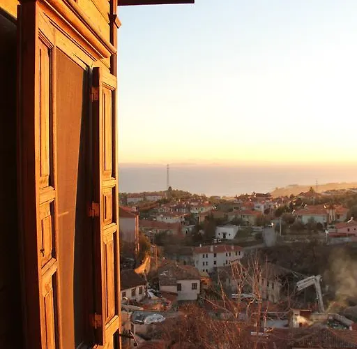 Altin Cesmeli Altınoluk